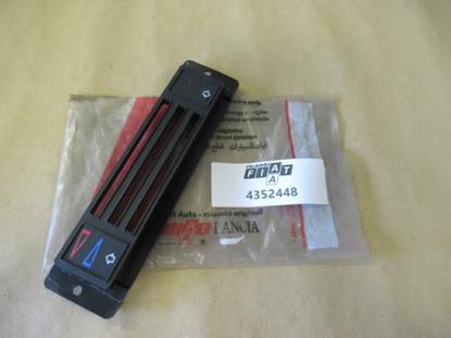 4352448 Sierstuk kachelbediening