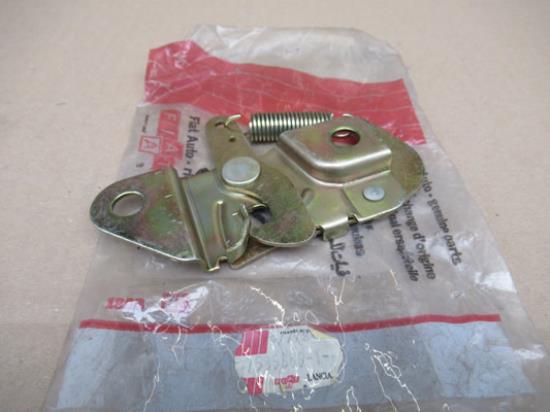 7535386 Slot motorkap