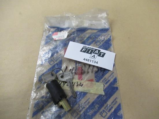 4481134 Cylinderslot met geslepen sleutels